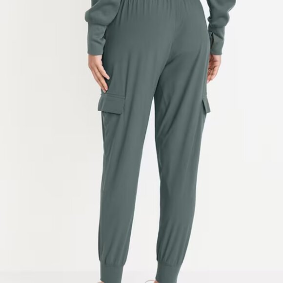 High-Waisted SleekTech Cargo Joggers - Picture 3 of 5